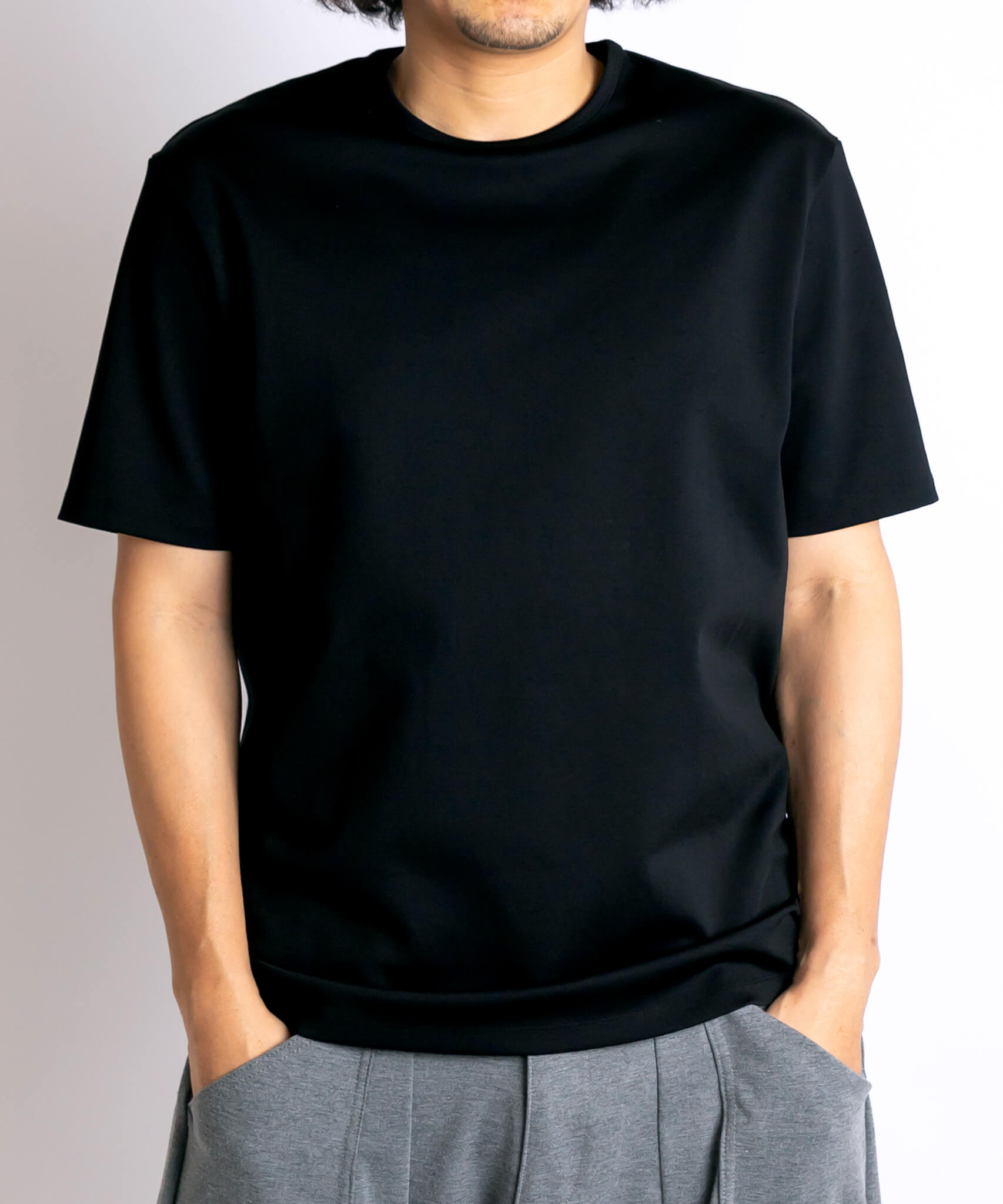 レディース白Tシャツ専門店ブランドおすすめ9選! 一枚でオシャレに着れる人気アイテムを紹介